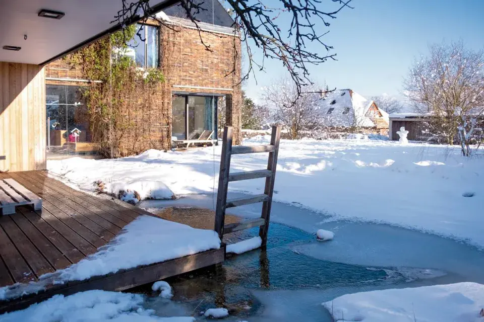 Žebřík do koupacího jezírka