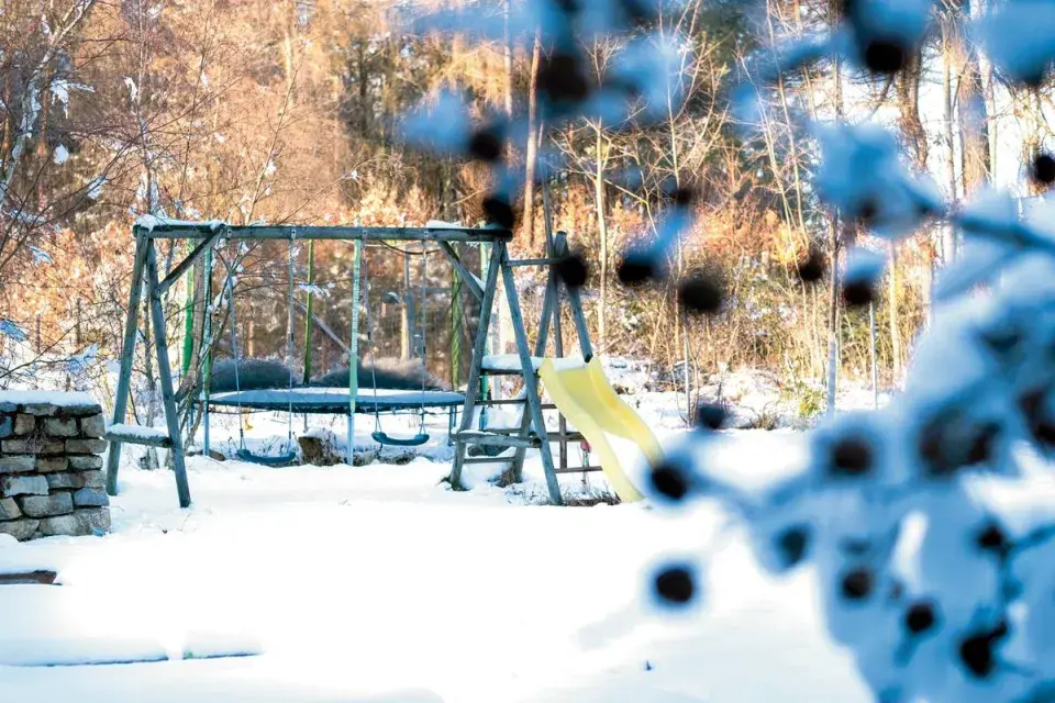 Trampolíny na zahradě