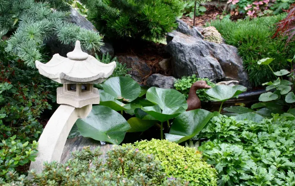 Zahradní dekorace v japonském stylu