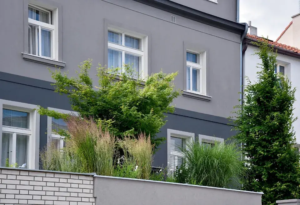 Pohled na dům z ulice