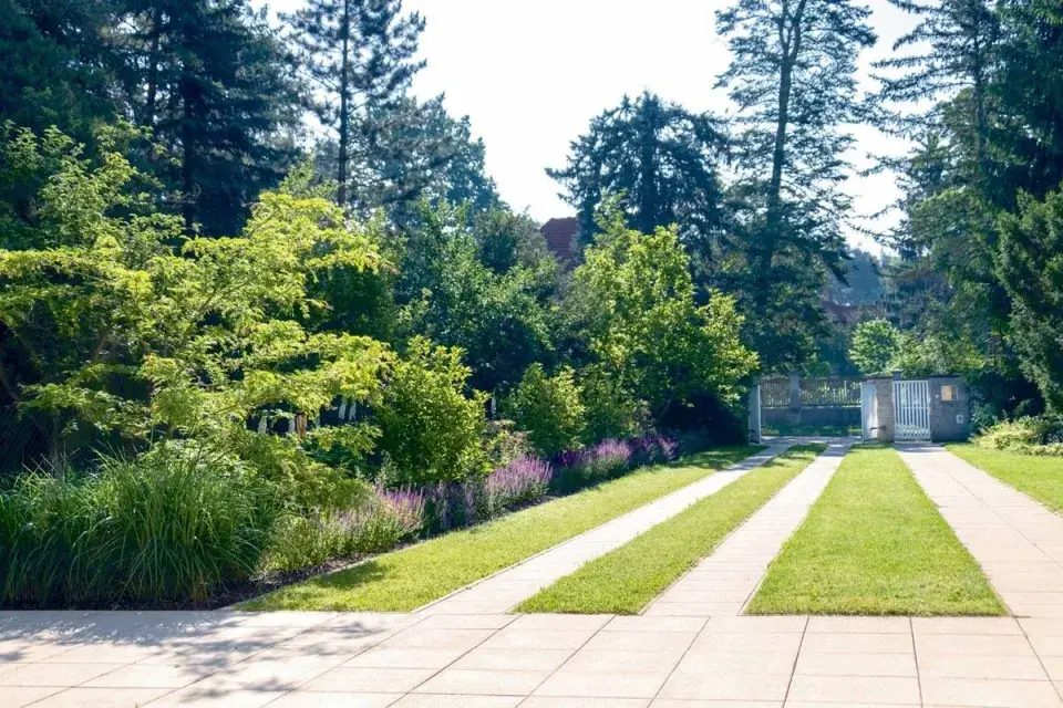 Příjezdová cesta z dlaždic