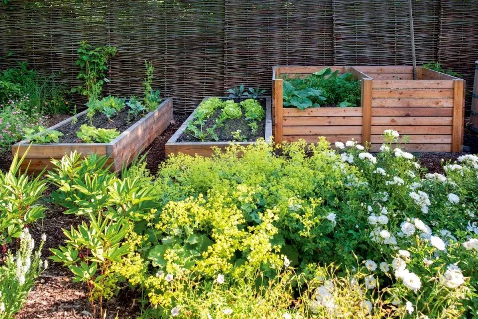 Vyvýšené záhony a kompost