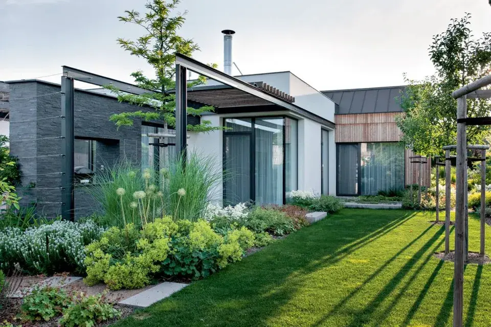 Trávník před domem