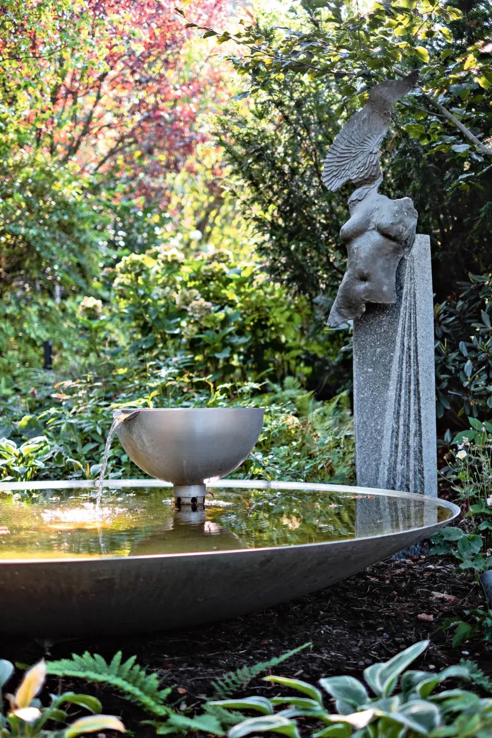 Zahradní zákoutí s vodním prvkem