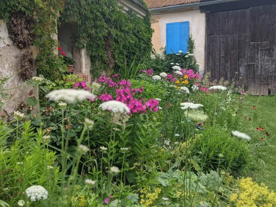 Zahrada U Konipáska modré okno
