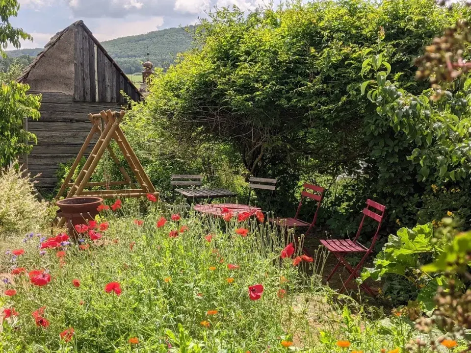 Zahrada U Konipáska posezení máky