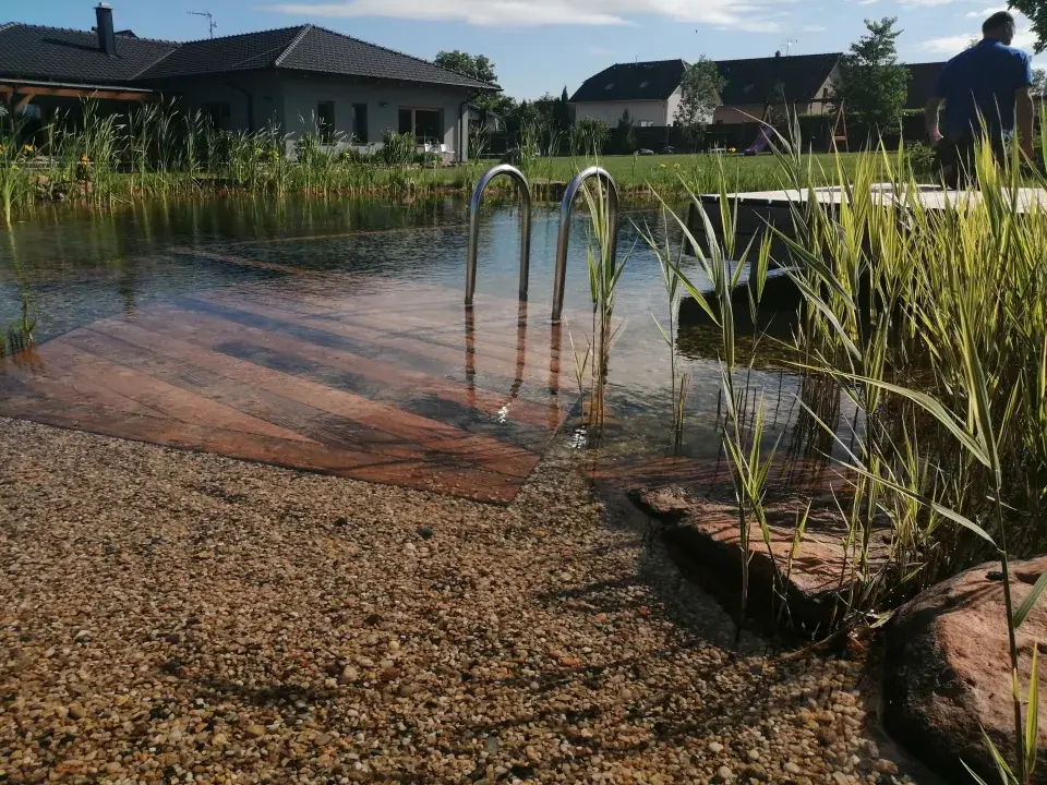 Koupací jezírko Chřásťany