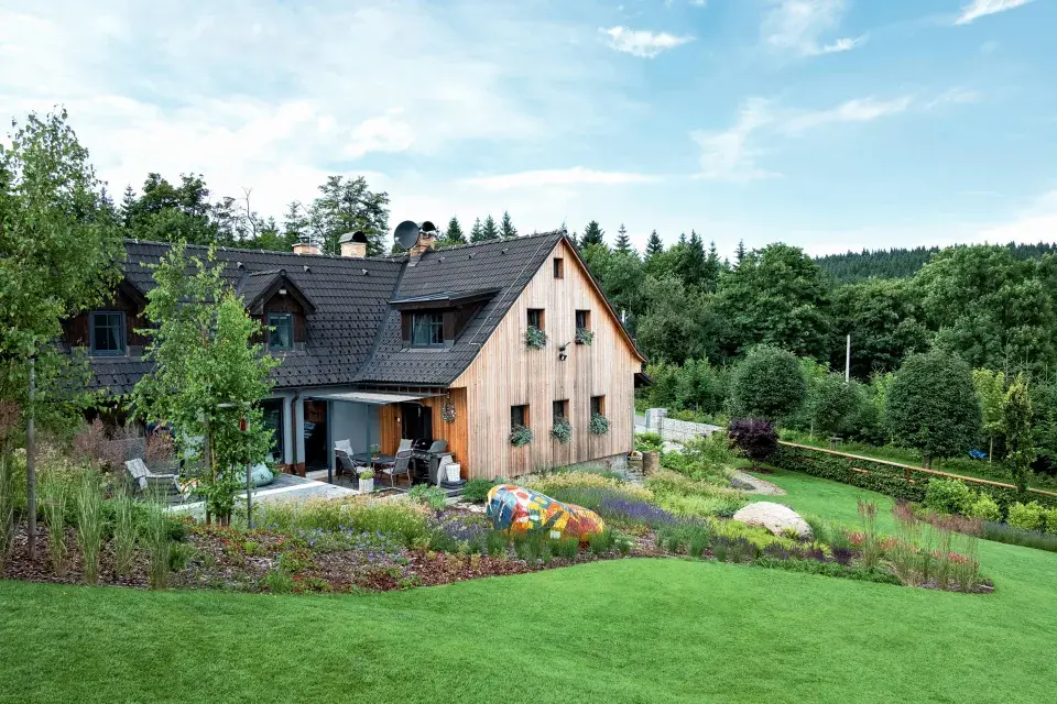 Dům a velká zahrada