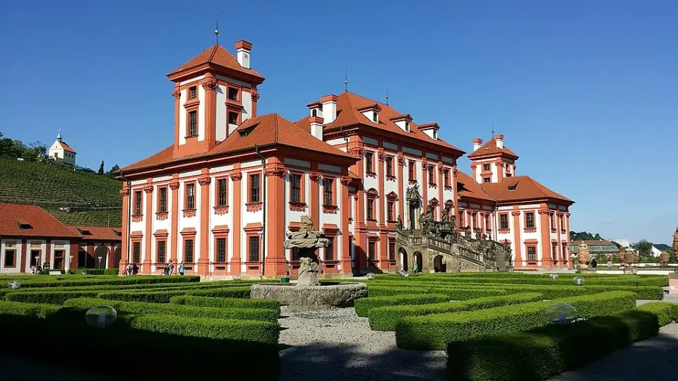 Zahradní bludiště na zámku Troj