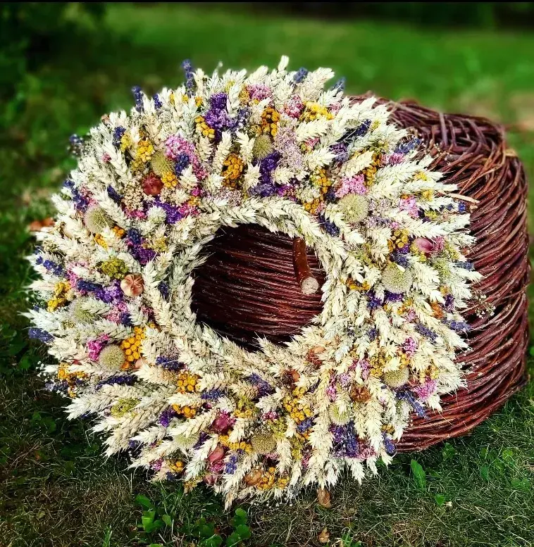 Dožínkový věnec z pšenice