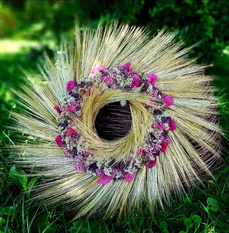 Věnec s dlouhými osinami