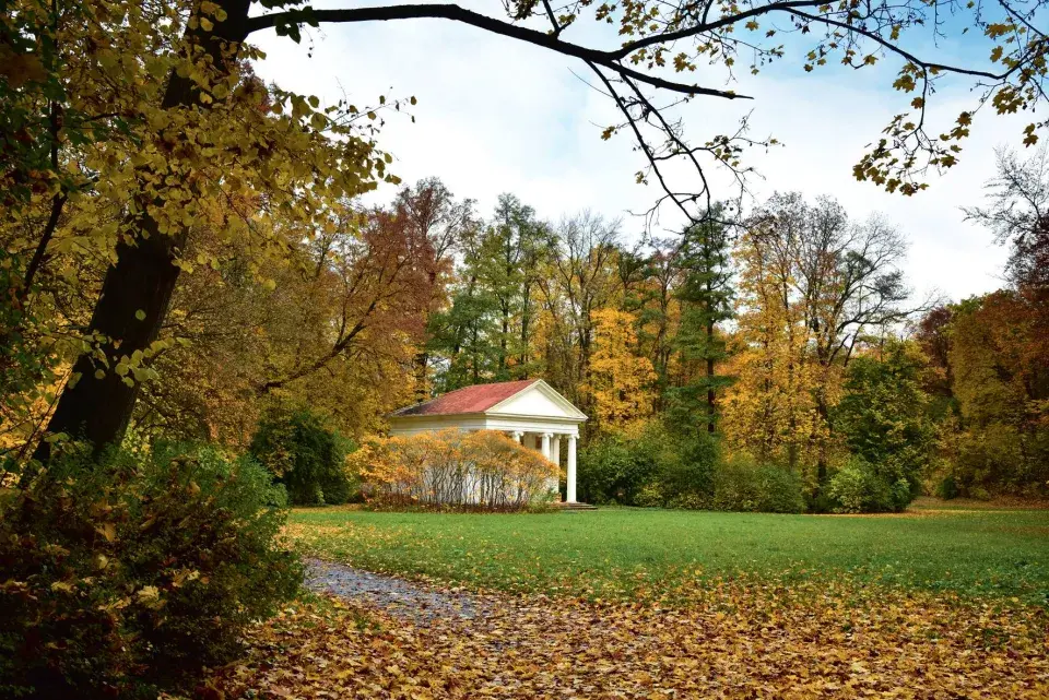 Pavilon v parku Krásný Dvůr