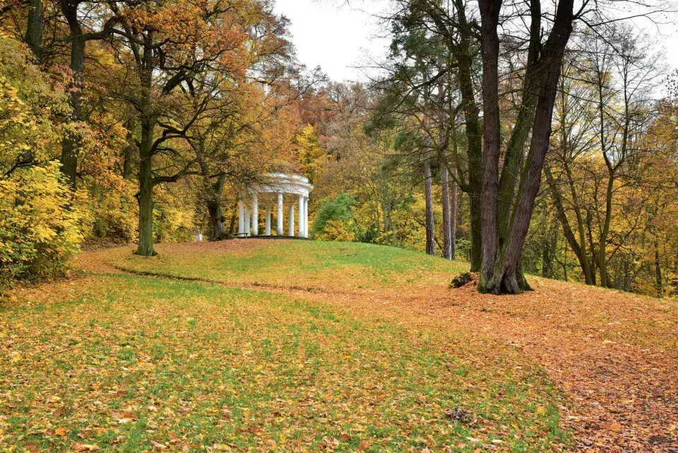 Altán v parku Krásný Dvůr