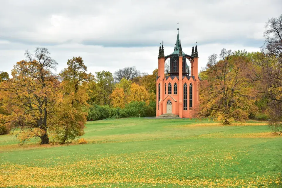 Gotický templ v parku Krásný Dvůr