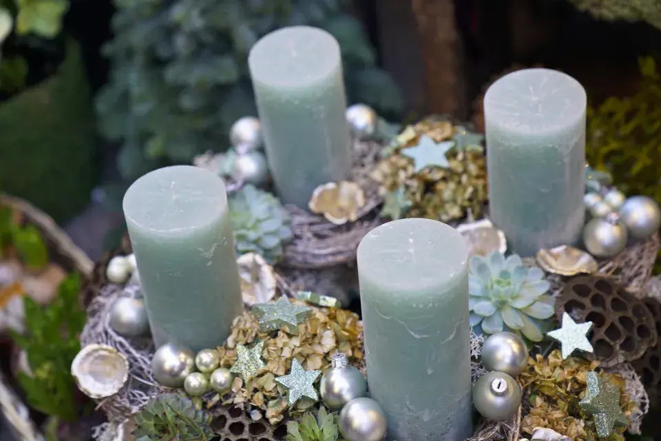 Adventní věnec šedý