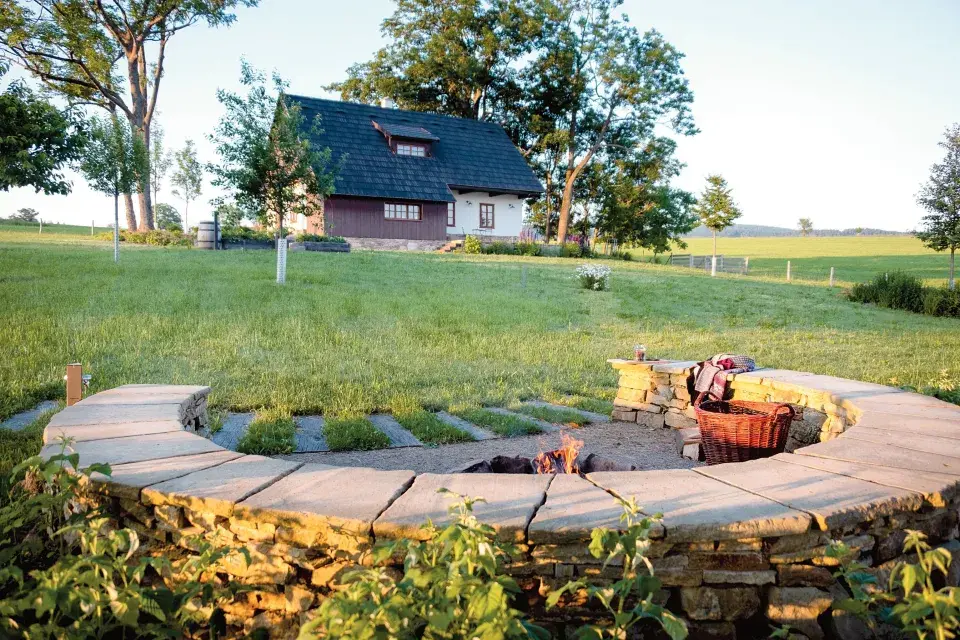 Ohniště dál od domu