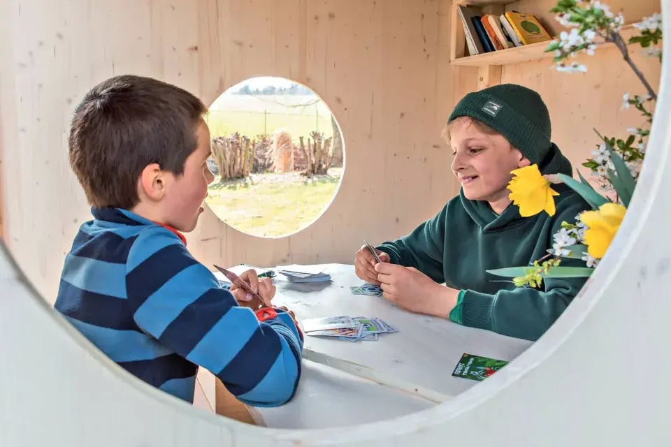 Kluci v zahradním domečku