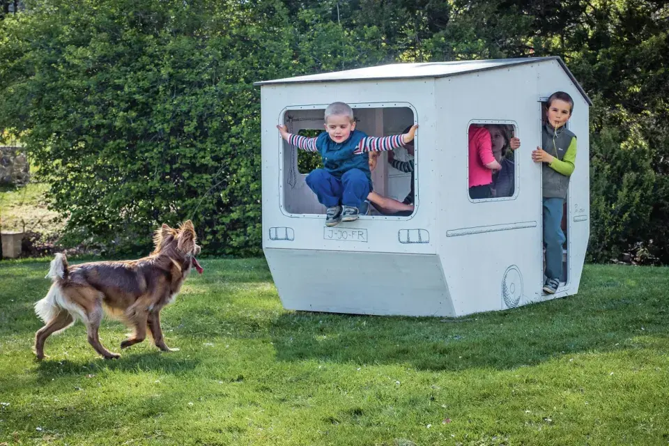 Dětský domeček v podobě přívěsu