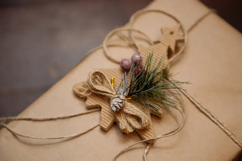 Dekorace na vánočním dárku