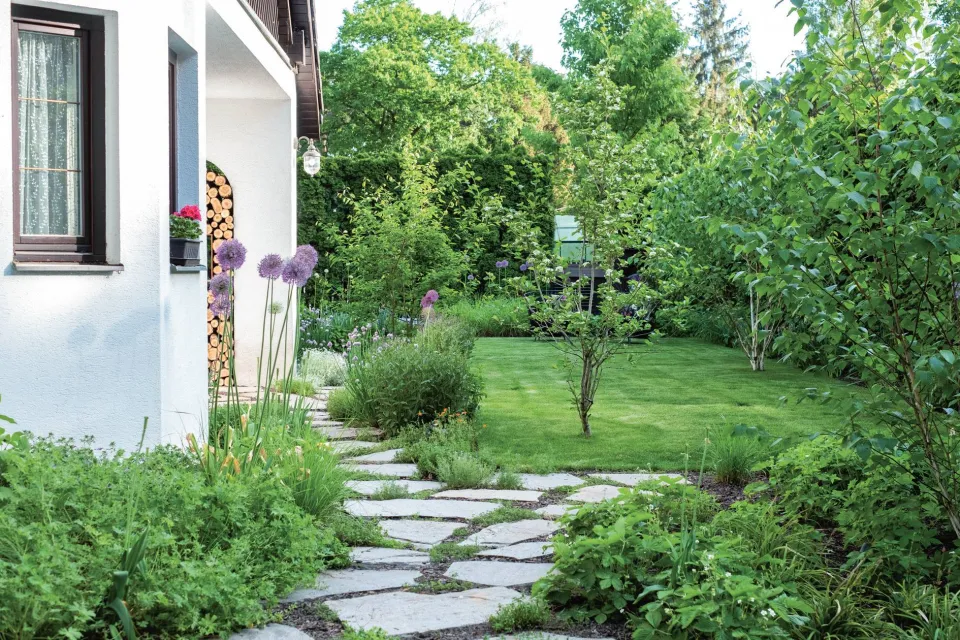 Cesta z přírodních kamenů