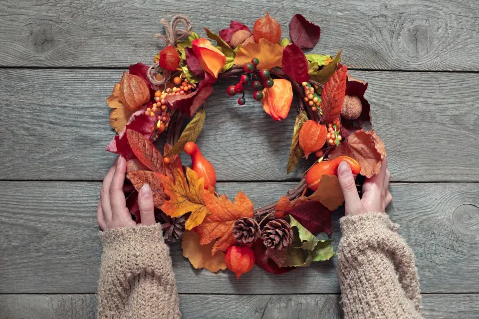 Dušičkový věnec z listů