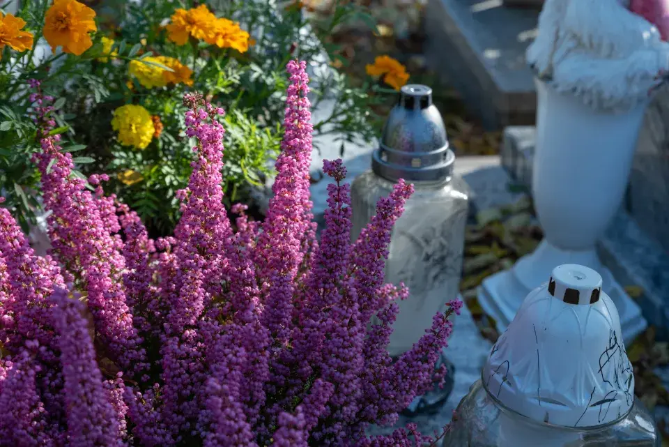 výzdoba hrobu za pár korun