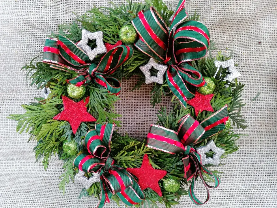 Závěsný věnec na dveře