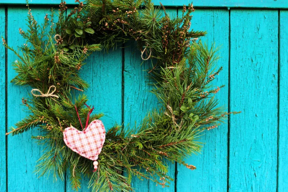 Závěsný věnec na dveře