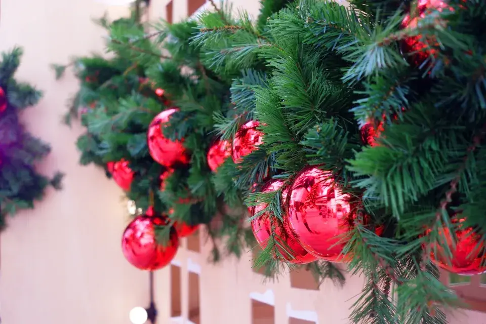 Vánoční dekorace balkonu