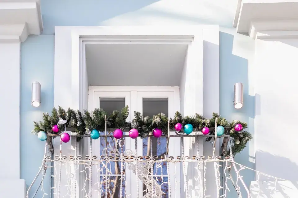 Vánoční dekorace balkonu