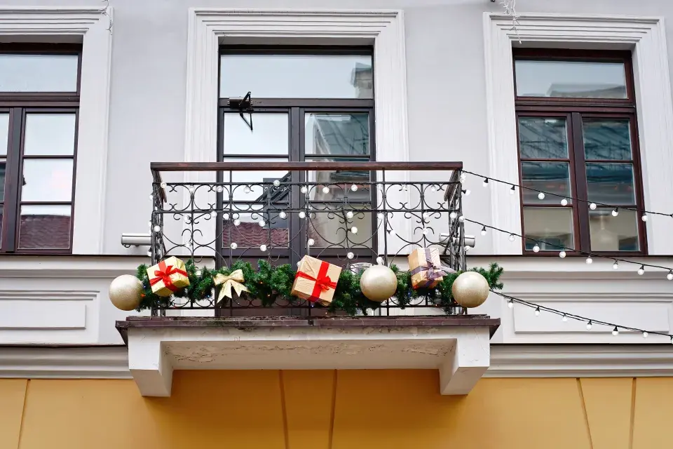 Vánoční výzdoba balkonu