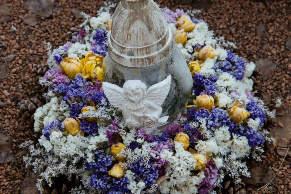 <p>Svícen na hrob</p>
