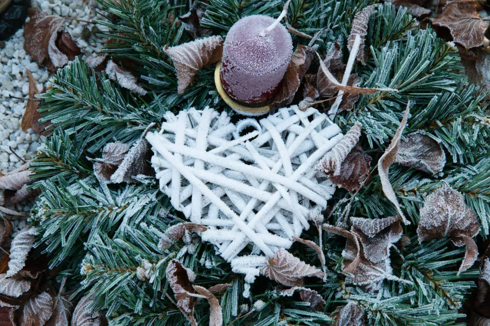 Vánoční výzdoba hrobů