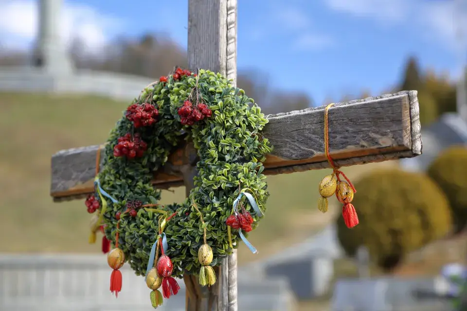 velikonoční výzdoba hrobu