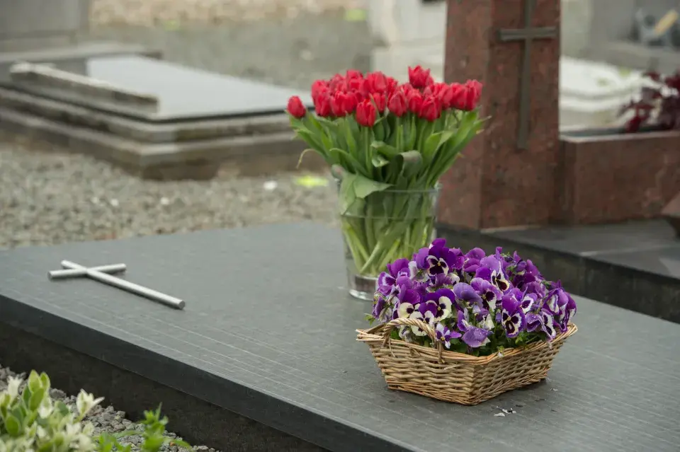 velikonoční výzdoba hrobu