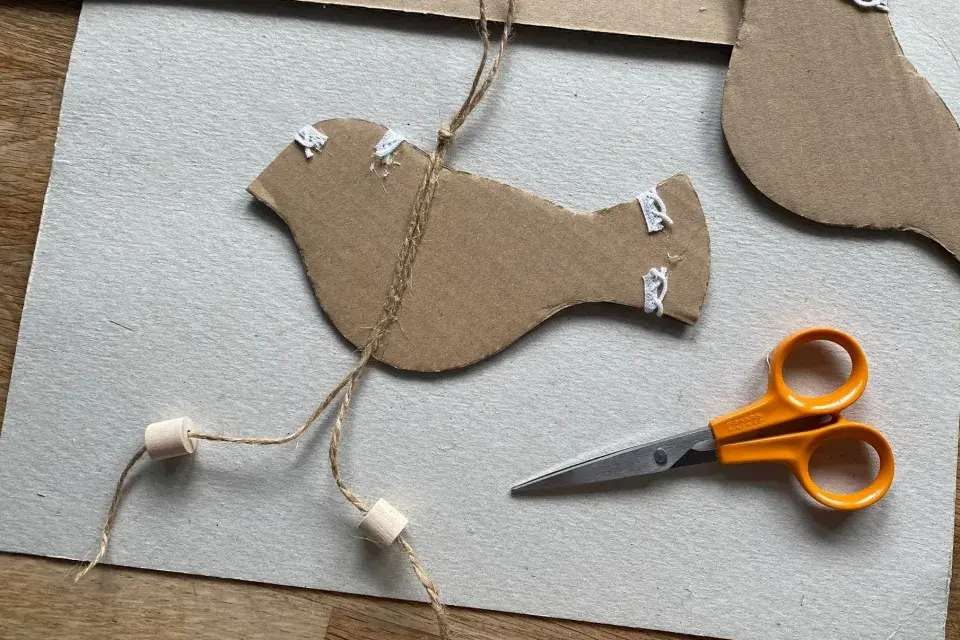 Vytvořte nohy z provázku