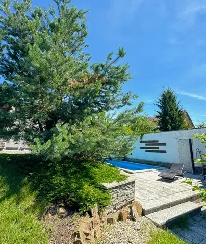 Ilona Csáková a její zahrada