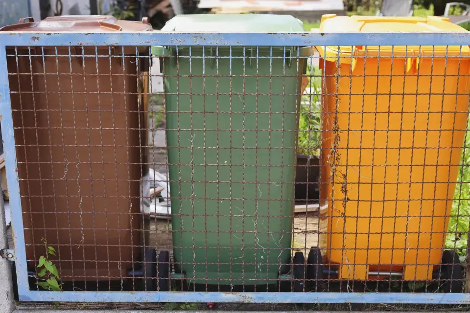 konstrukce pro popelnice