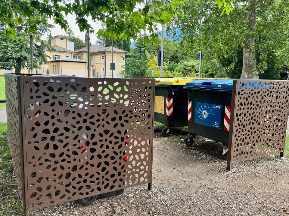 i kontejnery lze dobře zakrýt