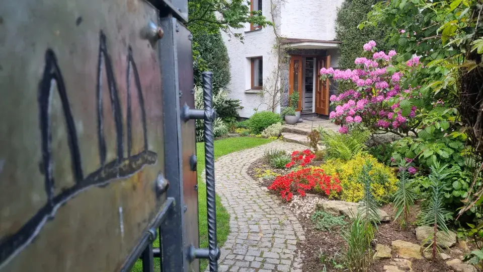 Na návštěvě zahrady u horolezce Radka Jaroše