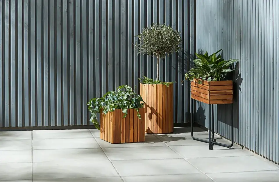 Moderní a velmi stylový truhlík z tvrdého dřeva