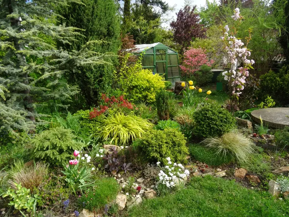 V zahradě nechybí skleník