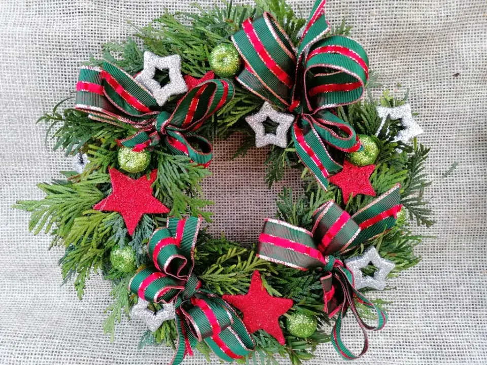 závěsný věnec na dveře