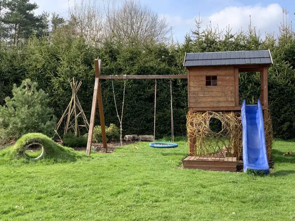 Na zahradě nechybí ani prostor pro děti.
