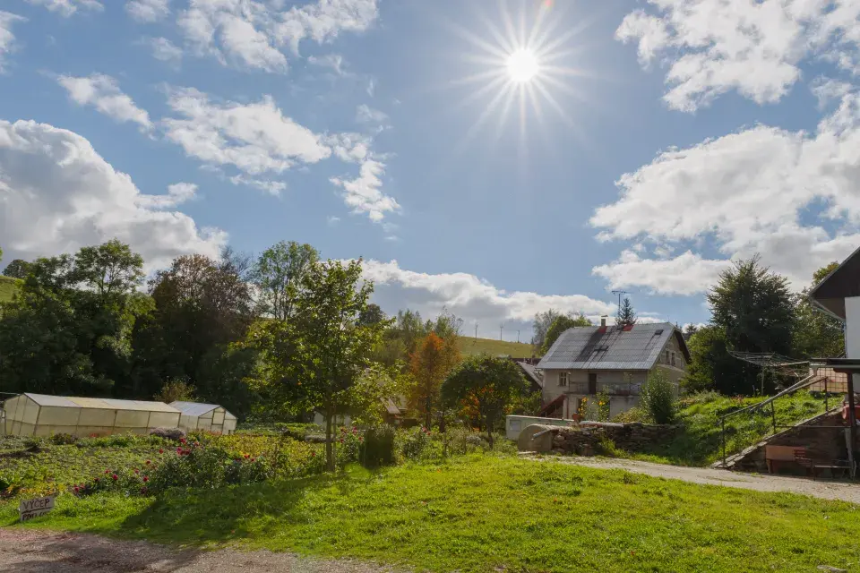Pohled na zahradu Sdružení Neratov