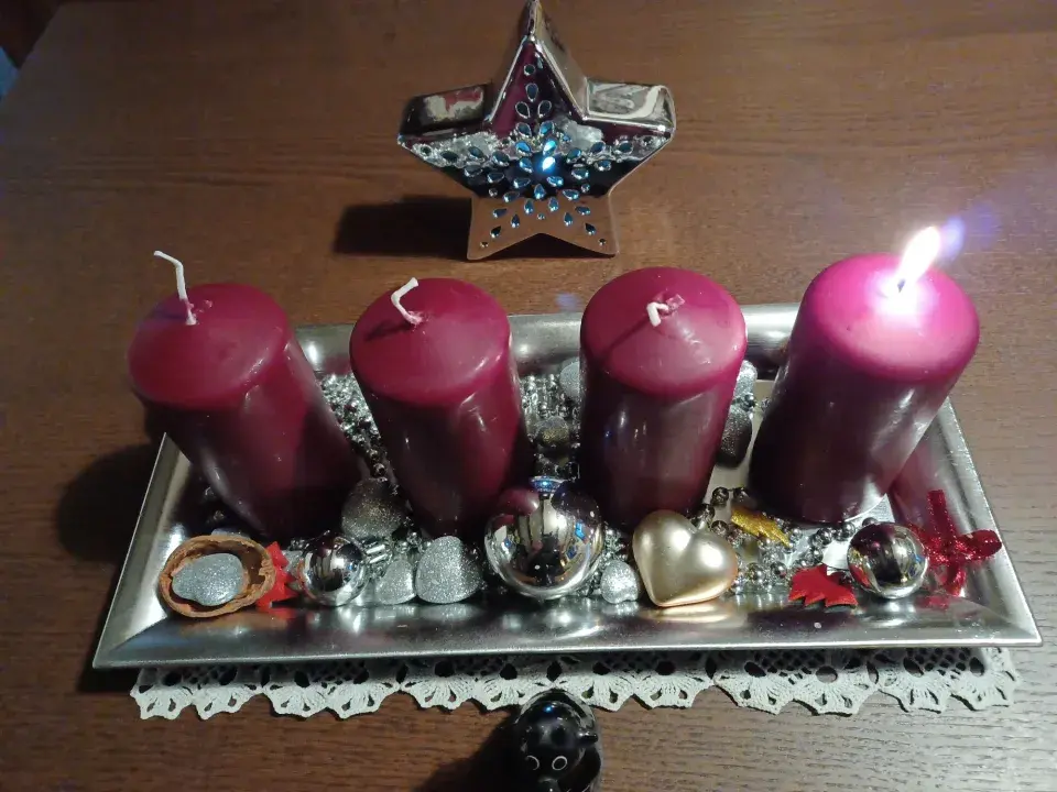 Adventní svícen bez chvojí