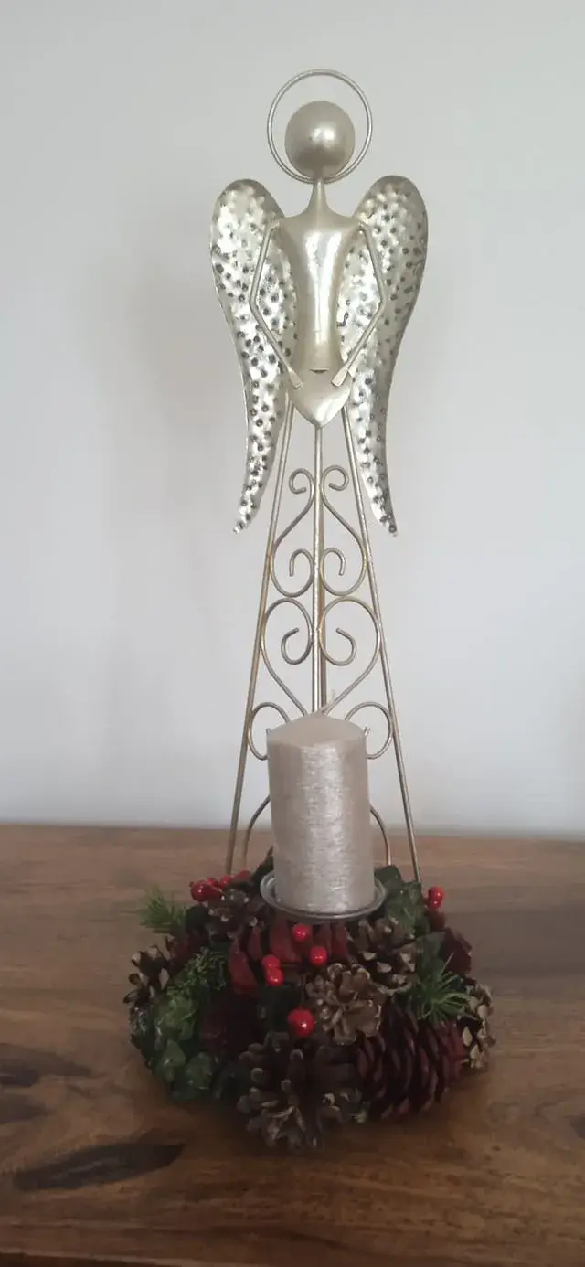 Andělsky jednoduchý vánoční svícen