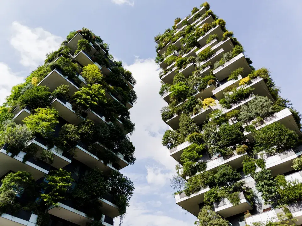 ozeleněné budovy ve městě