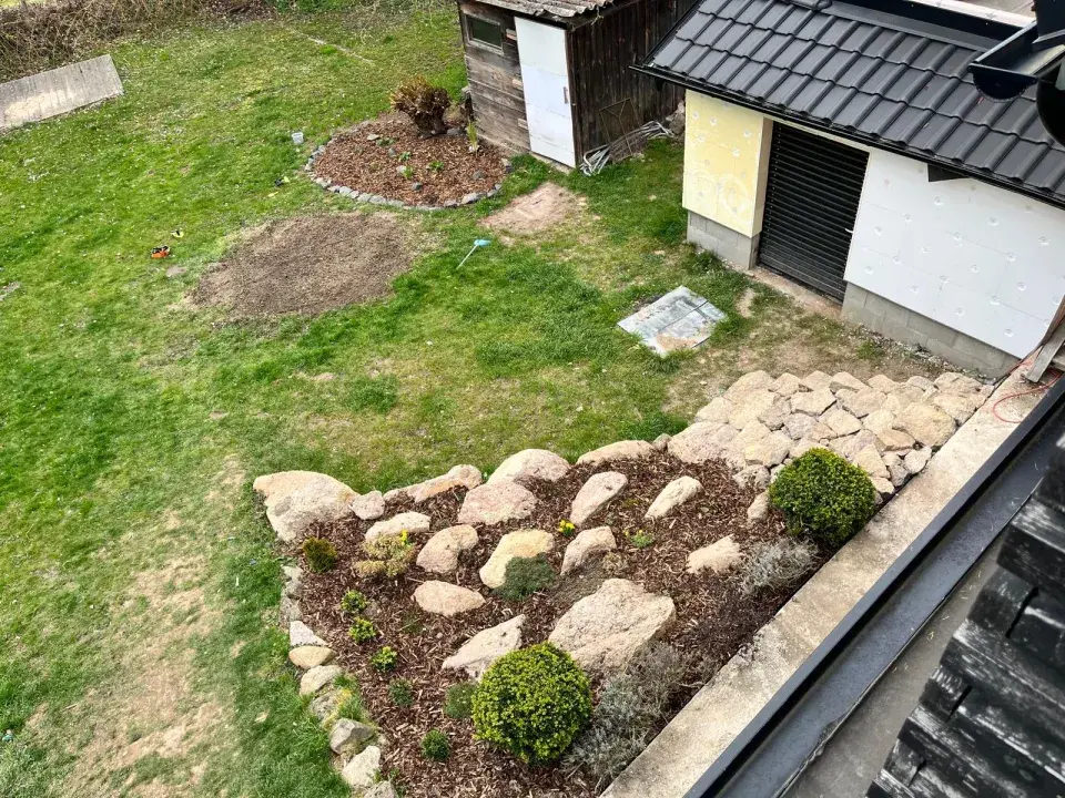 stavba skalky a schodů