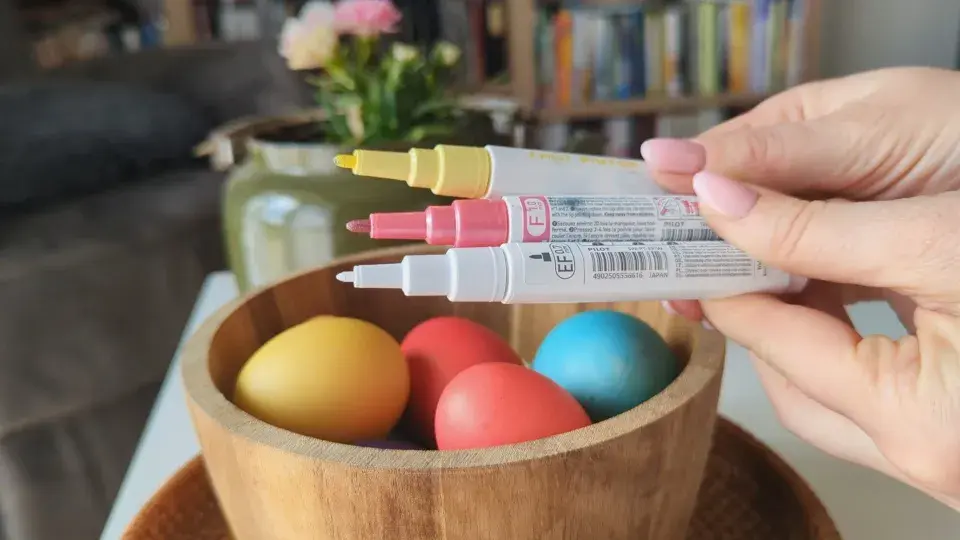 Barvení velikonočních vajíček